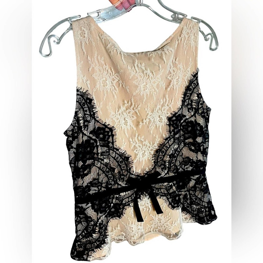 LOFT Women Tan Black Laced Sleeveless top with side zipper and bow in back Size8